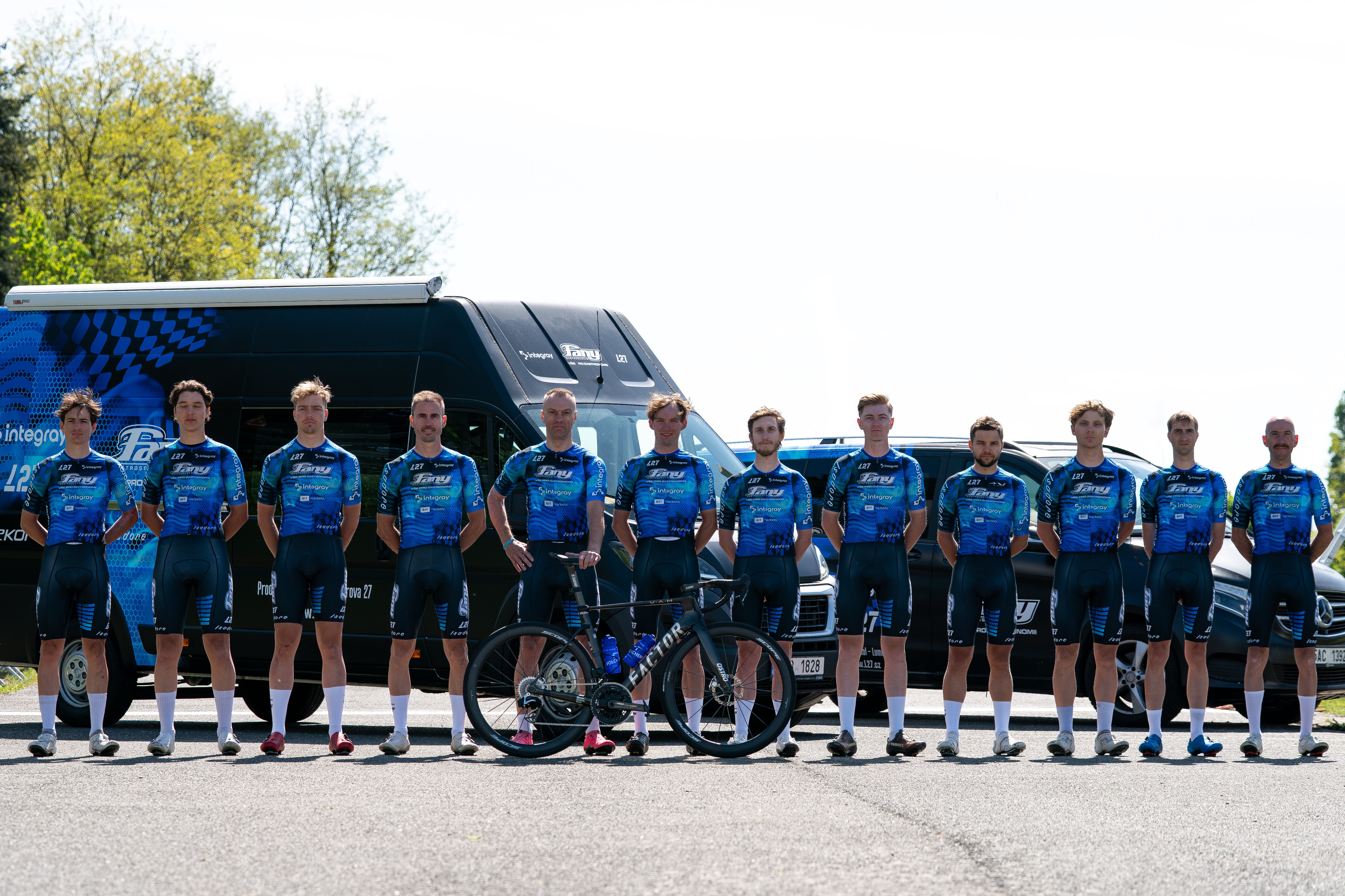 fotografie-skupina-komplet